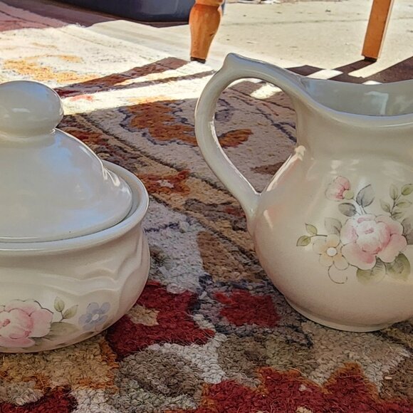 Vintage Pfaltzgraff Sugar Bowl & Creamer Pitcher "Tea Rose" Pattern-Excellent! - Picture 1 of 7